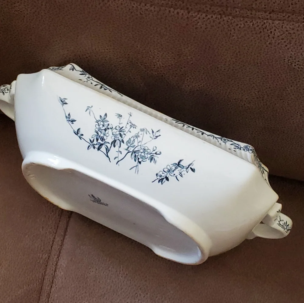G. Jones and Son covered oval tureen Aberdeen blue from 1880